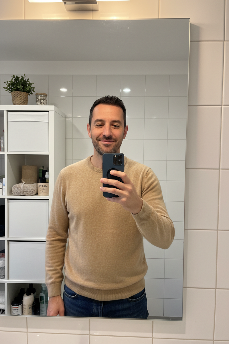 Hombre selfie sweater camel