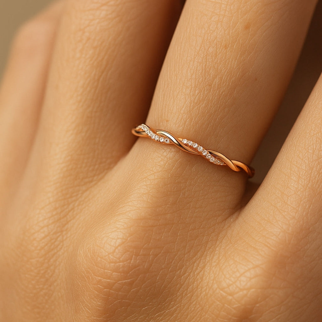ANILLO VALENTINO COSTA DORADO ROSADO TRENZADO CON CIRCONITAS