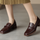MOCASINES CLÁSICOS DE PIEL CON TACÓN BAJO