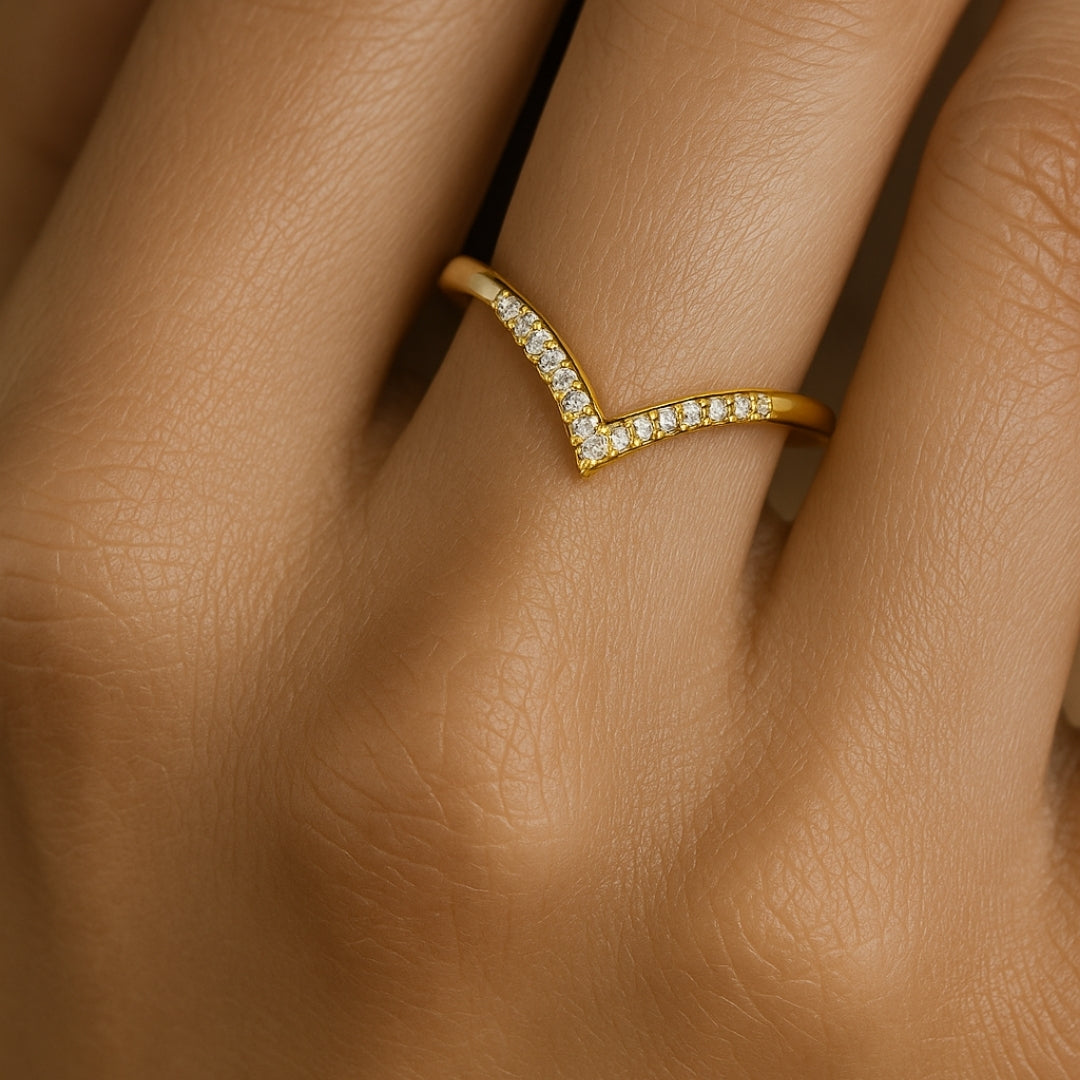 ANILLO VALENTINO COSTA DORADO EN V CON CIRCONITAS