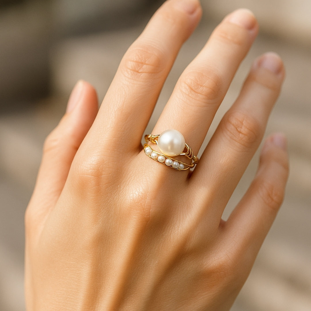 ANILLO VALENTINO COSTA PERLA CENTRAL CON DETALLES DE PERLAS