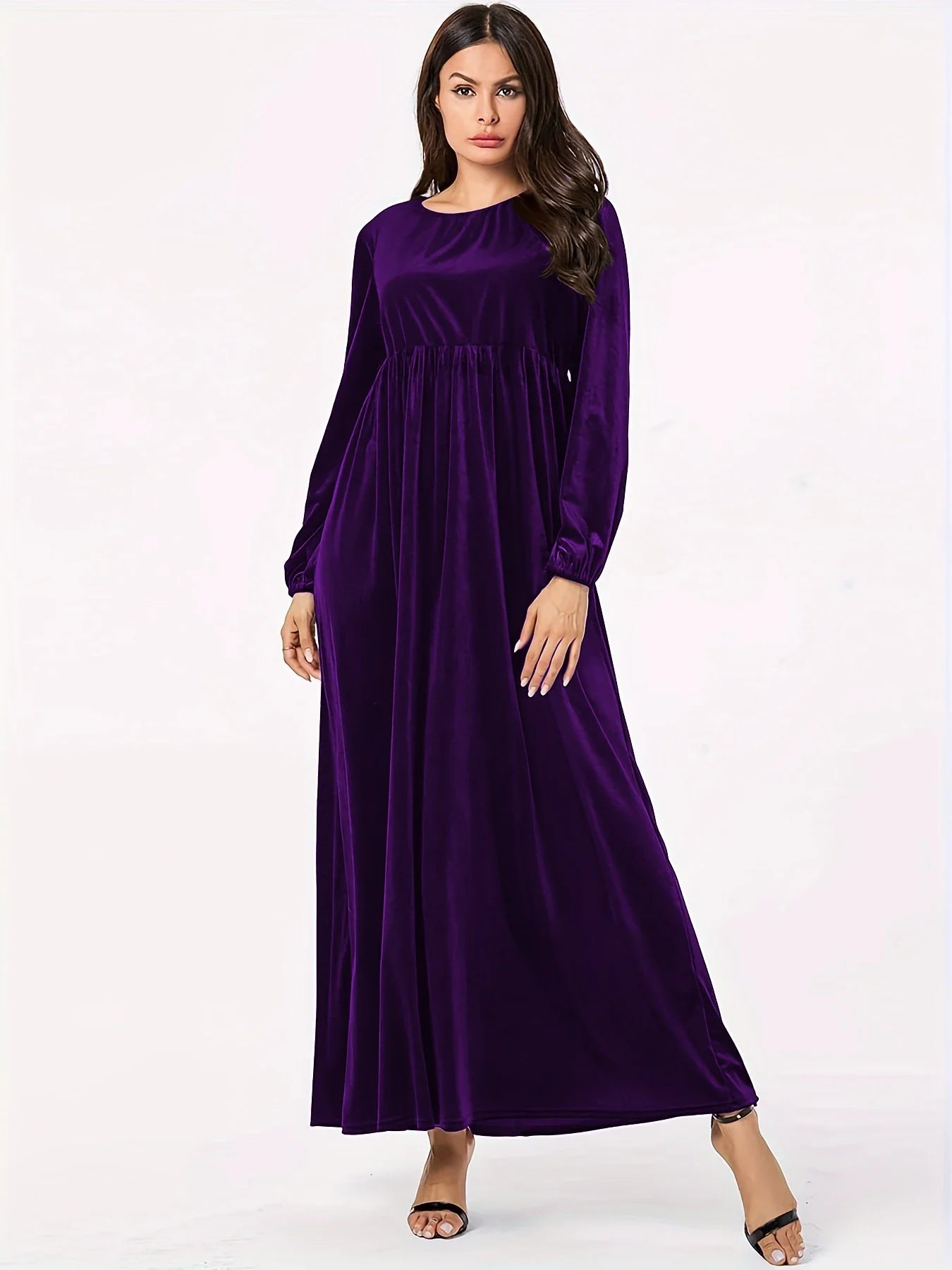 Isabel | Vestido Púrpura de terciopelo con cuello redondo, mangas farol y bajo amplio