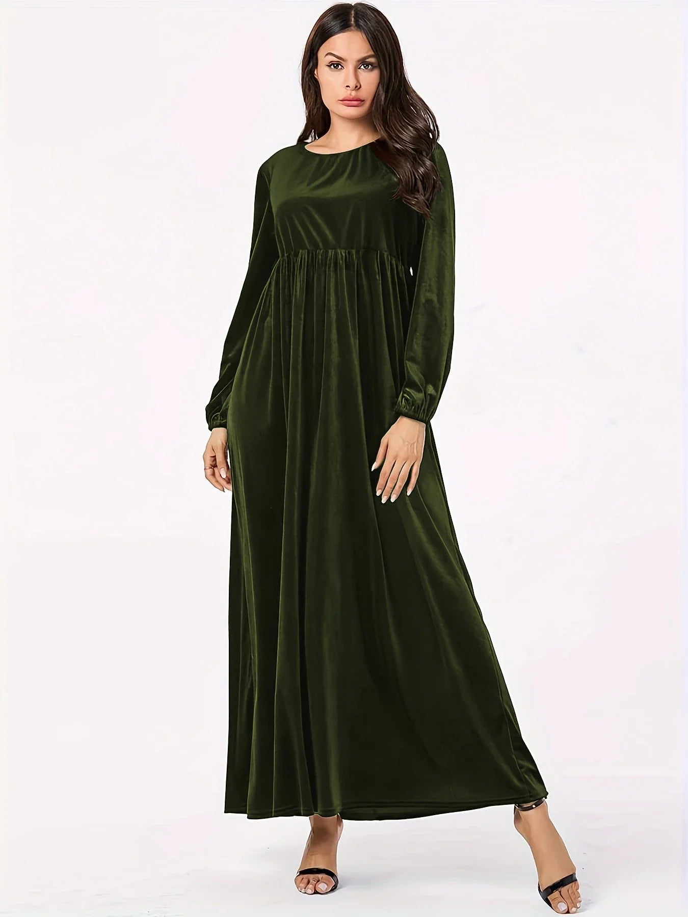 Isabel | Vestido Verde de terciopelo con cuello redondo, mangas farol y bajo amplio
